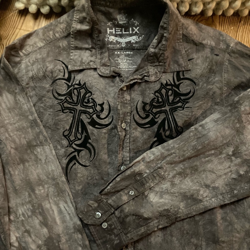 *SOLD* Men’s Helix Casual Button Down - Picture 2 of 7